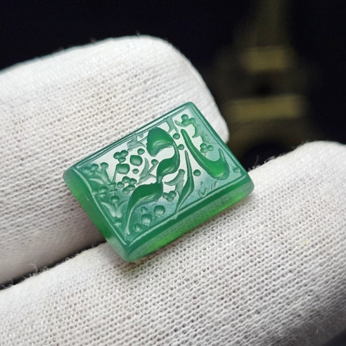 نگین عقیق سبز معدنی با خط دست کد 31909